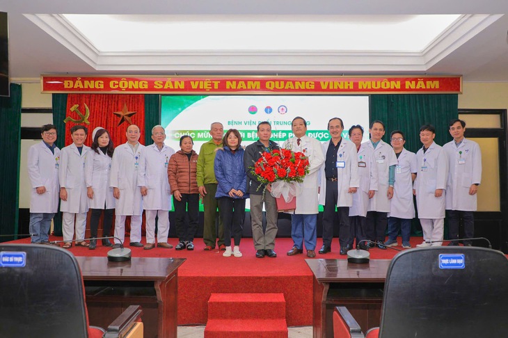 Bệnh nhân ghép phổi hồi sinh thần kỳ, được ra viện sau nhiều ca phẫu thuật và hơn 7 tháng nằm viện- Ảnh 2. Bệnh nhân ghép phổi hồi sinh thần kỳ, được ra viện sau nhiều ca phẫu thuật và hơn 7 tháng nằm viện- Ảnh 2.