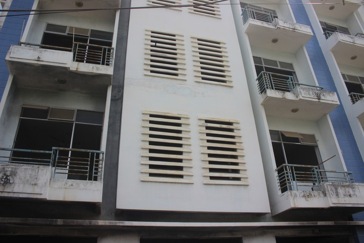 Cần sớm xử lý các khu ký túc xá bỏ hoang ở Khánh Hòa- Ảnh 4. Cần sớm xử lý các khu ký túc xá bỏ hoang ở Khánh Hòa- Ảnh 4.