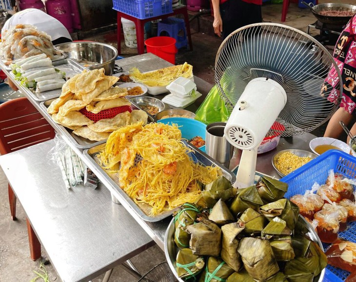 Hải Phòng tăng cường các biện pháp đảm bảo an toàn thực phẩm thức ăn đường phố- Ảnh 1. Hải Phòng tăng cường các biện pháp đảm bảo an toàn thực phẩm thức ăn đường phố- Ảnh 1.