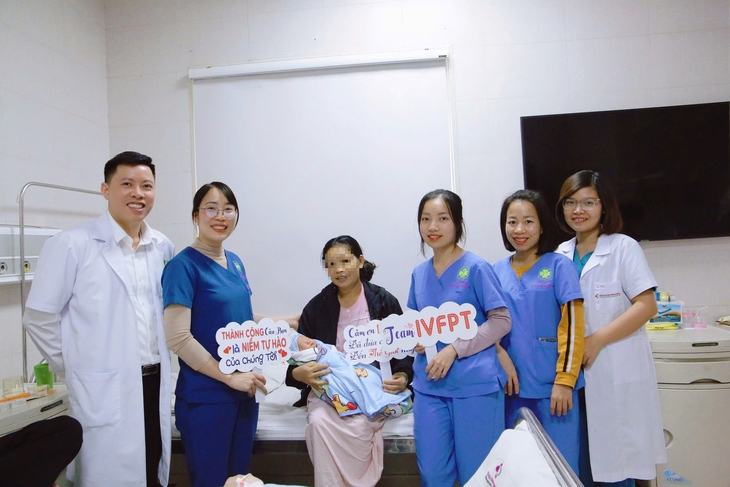 Người phụ nữ suy buồng trứng vỡ òa hạnh phúc khi làm mẹ ở tuổi 52- Ảnh 3.
