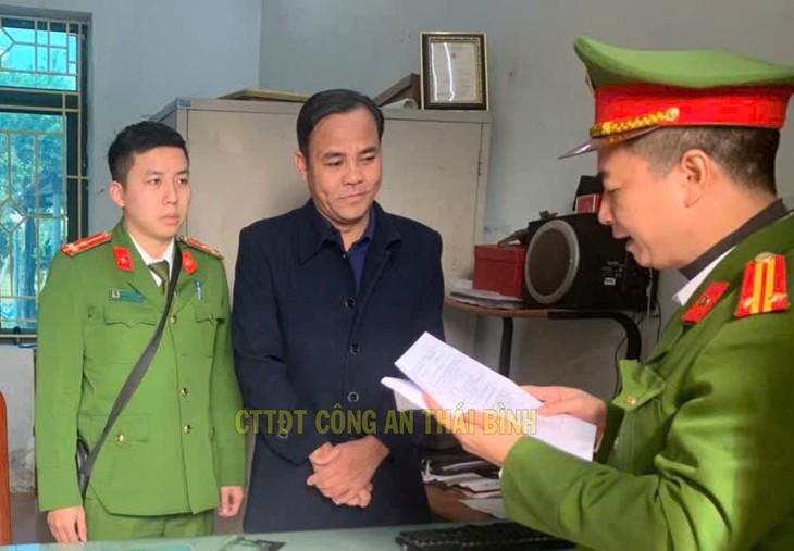 Giả mạo xin việc vào cơ quan nhà nước rồi chiếm đoạt tài sản, Trưởng phòng Tổ chức hành chính bị bắt giam- Ảnh 1. Giả mạo xin việc vào cơ quan nhà nước rồi chiếm đoạt tài sản, Trưởng phòng Tổ chức hành chính bị bắt giam- Ảnh 1.