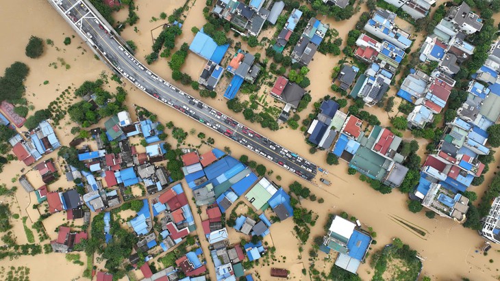 Năm 2024 là năm nóng nhất trong lịch sử, Việt Nam căng mình ứng phó với các loại hình thiên tai - Ảnh 2. Năm 2024 là năm nóng nhất trong lịch sử, Việt Nam căng mình ứng phó với các loại hình thiên tai - Ảnh 2.