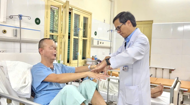 Đau mỏi cột sống cổ kéo dài, người đàn ông bàng hoàng khi bác sĩ kết luận u trong tuỷ - Ảnh 1. Đau mỏi cột sống cổ kéo dài, người đàn ông bàng hoàng khi bác sĩ kết luận u trong tuỷ - Ảnh 1.