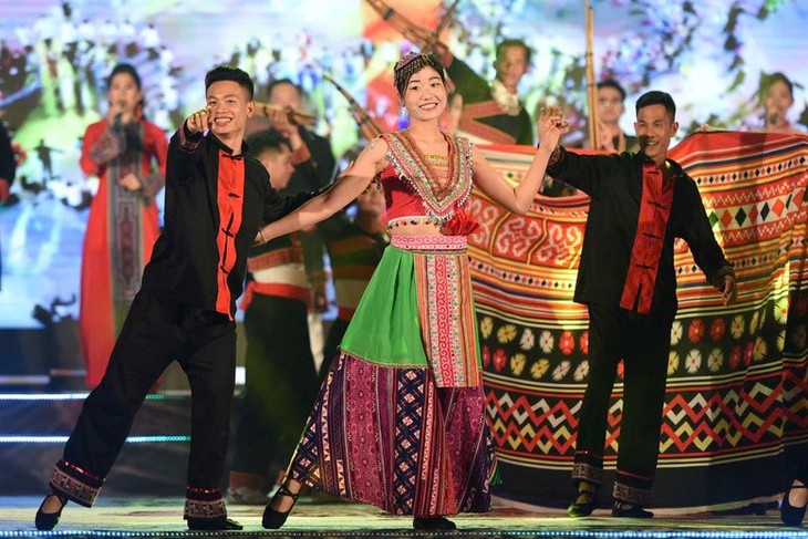 Tăng cường bảo tồn và phát huy giá trị văn hóa dân tộc làm nguồn lực quan trọng phát triển du lịch Lai Châu- Ảnh 2. Tăng cường bảo tồn và phát huy giá trị văn hóa dân tộc làm nguồn lực quan trọng phát triển du lịch Lai Châu- Ảnh 2.