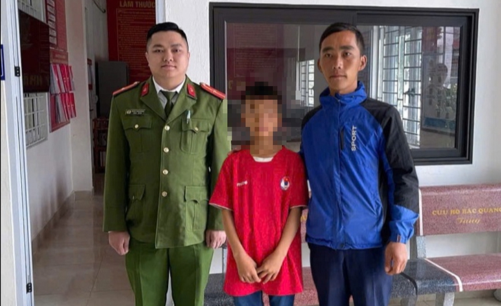 Bé trai nhiều ngày đi lạc từ Cao Bằng sang Hà Giang, Tuyên Quang- Ảnh 1.