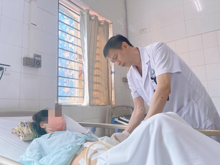 Suýt mất mạng vì nghe theo mạng xã hội tự thụt rửa đại tràng chữa ung thư- Ảnh 1. Suýt mất mạng vì nghe theo mạng xã hội tự thụt rửa đại tràng chữa ung thư- Ảnh 1.