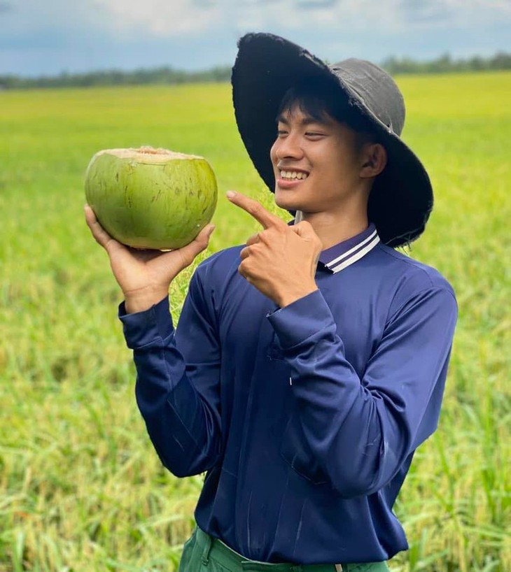TikToker Lê Tuấn Khang khiến mạng xã hội đua nhau tìm kiếm là ai?- Ảnh 1. TikToker Lê Tuấn Khang khiến mạng xã hội đua nhau tìm kiếm là ai?- Ảnh 1.