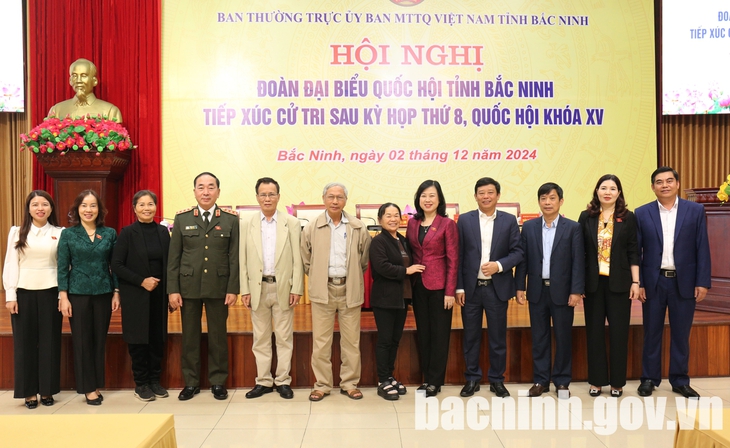Bộ trưởng Bộ Y tế Đào Hồng Lan và Đoàn ĐBQH Bắc Ninh tiếp xúc cử tri sau Kỳ họp thứ 8, Quốc hội Khoá XV- Ảnh 1. Bộ trưởng Bộ Y tế Đào Hồng Lan và Đoàn ĐBQH Bắc Ninh tiếp xúc cử tri sau Kỳ họp thứ 8, Quốc hội Khoá XV- Ảnh 1.