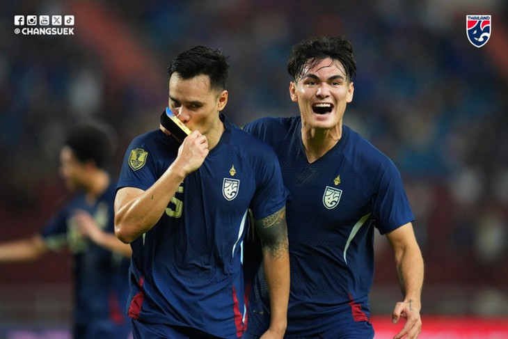 AFF Cup 2024: Singapore vào bán kết, Thái Lan toàn thắng ở vòng bảng- Ảnh 2. AFF Cup 2024: Singapore vào bán kết, Thái Lan toàn thắng ở vòng bảng- Ảnh 2.