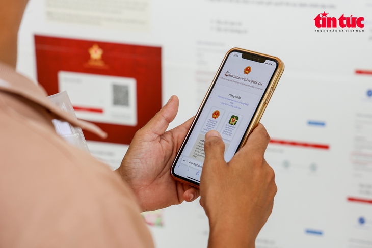 Cục Cảnh sát giao thông hướng dẫn trình tự 8 bước đăng ký xe nhập khẩu qua VneID- Ảnh 1. Cục Cảnh sát giao thông hướng dẫn trình tự 8 bước đăng ký xe nhập khẩu qua VneID- Ảnh 1.