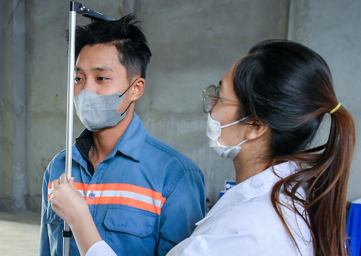 Niềm vui của hàng nghìn công nhân được đón Tết sớm trên công trường xây dựng- Ảnh 4.