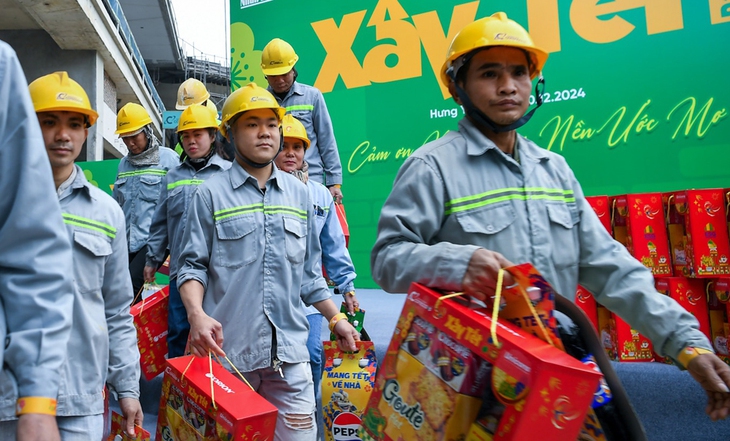 Niềm vui của hàng nghìn công nhân được đón Tết sớm trên công trường xây dựng- Ảnh 2.