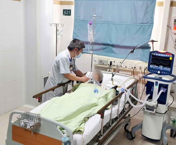 Phổi 4 nạn nhân vụ cháy quán cà phê đen ngòm, đầy muội than, 2 ca vẫn thở máy- Ảnh 2. Phổi 4 nạn nhân vụ cháy quán cà phê đen ngòm, đầy muội than, 2 ca vẫn thở máy- Ảnh 2.
