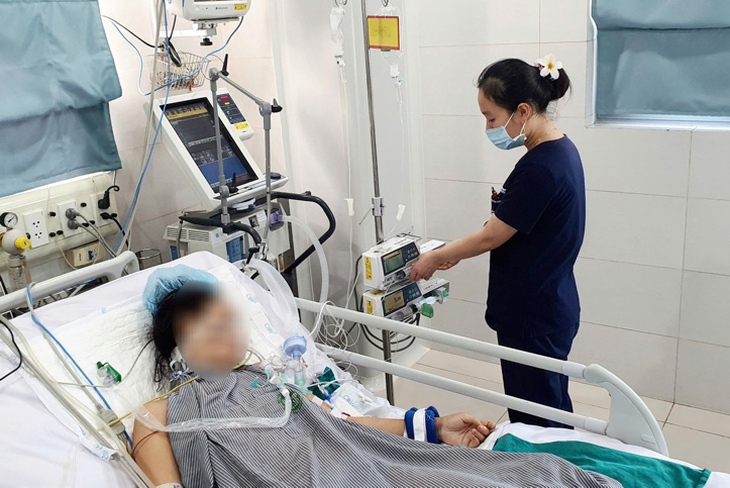 Phổi 4 nạn nhân vụ cháy quán cà phê đen ngòm, đầy muội than, 2 ca vẫn thở máy- Ảnh 3. Phổi 4 nạn nhân vụ cháy quán cà phê đen ngòm, đầy muội than, 2 ca vẫn thở máy- Ảnh 3.