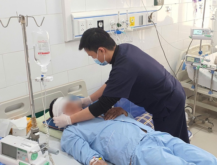 Phổi 4 nạn nhân vụ cháy quán cà phê đen ngòm, đầy muội than, 2 ca vẫn thở máy- Ảnh 6. Phổi 4 nạn nhân vụ cháy quán cà phê đen ngòm, đầy muội than, 2 ca vẫn thở máy- Ảnh 6.