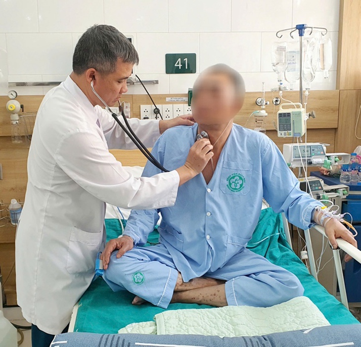 Phổi 4 nạn nhân vụ cháy quán cà phê đen ngòm, đầy muội than, 2 ca vẫn thở máy- Ảnh 7. Phổi 4 nạn nhân vụ cháy quán cà phê đen ngòm, đầy muội than, 2 ca vẫn thở máy- Ảnh 7.