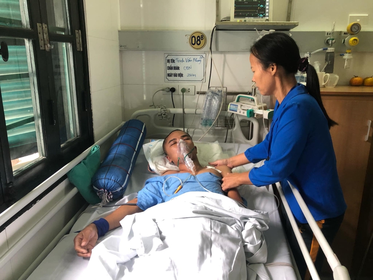 Con gái bị ung thư, con trai nguy kịch vì tai nạn giao thông, người mẹ nghèo cầu cứu sự giúp đỡ- Ảnh 2. Con gái bị ung thư, con trai nguy kịch vì tai nạn giao thông, người mẹ nghèo cầu cứu sự giúp đỡ- Ảnh 2.