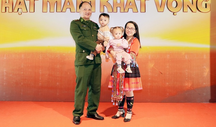 Vợ chồng người lính biên phòng hiếm muộn vỡ oà hạnh phúc khi 'phép màu' xuất hiện- Ảnh 1.