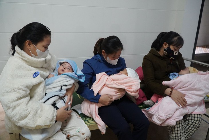 Hơn 80% trẻ ở Hà Tĩnh được uống vaccine Rota miễn phí- Ảnh 2. Hơn 80% trẻ ở Hà Tĩnh được uống vaccine Rota miễn phí- Ảnh 2.