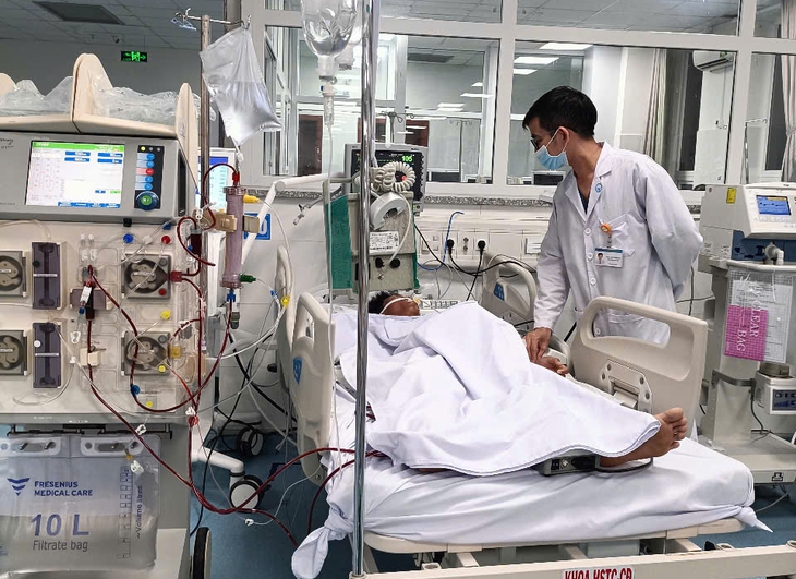 Ăn bánh canh cá lóc và uống rượu, 4 người ở Vũng Tàu nhập viện nghi ngộ độc- Ảnh 1.