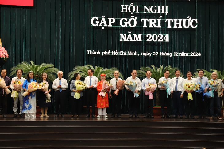 Bí Thư TPHCM: 'Lắng nghe, trọng dụng trí thức là nhiệm vụ xuyên suốt và là cam kết của lãnh đạo thành phố'- Ảnh 4. Bí Thư TPHCM: 'Lắng nghe, trọng dụng trí thức là nhiệm vụ xuyên suốt và là cam kết của lãnh đạo thành phố'- Ảnh 4.