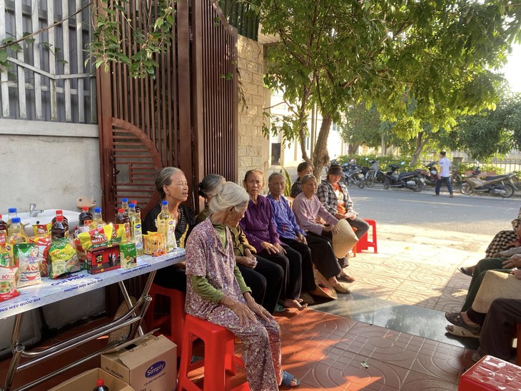 Ấm áp tiệm tạp hóa '0 đồng' giữa vùng quê nghèo- Ảnh 1.