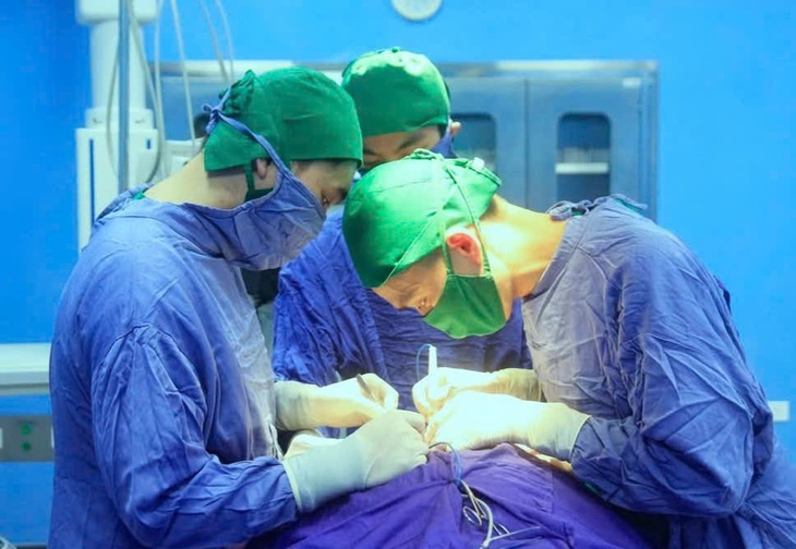Bé gái 12 tuổi phát hiện mắc ung thư tuyến giáp di căn từ dấu hiệu không ai ngờ- Ảnh 1. Bé gái 12 tuổi phát hiện mắc ung thư tuyến giáp di căn từ dấu hiệu không ai ngờ- Ảnh 1.