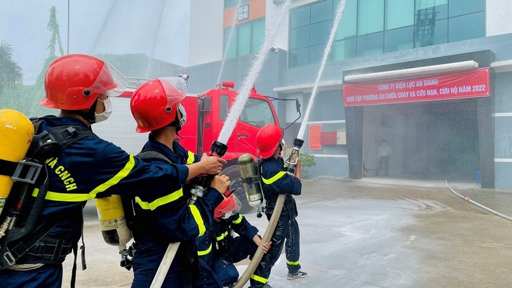 Thủ tướng chỉ đạo cấp bách phòng cháy, chữa cháy nơi nguy hiểm, tập trung đông người dịp Tết- Ảnh 1.