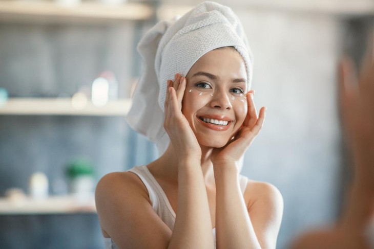 Cách chọn kem dưỡng mắt phù hợp cho da khô- Ảnh 1.