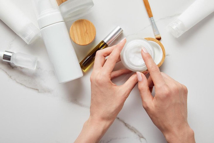 Cách chọn kem dưỡng mắt phù hợp cho da khô- Ảnh 2.