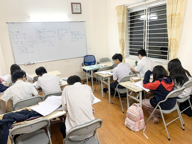 Dạy thêm không đúng quy định, giáo viên bị xử phạt thế nào?- Ảnh 1. Dạy thêm không đúng quy định, giáo viên bị xử phạt thế nào?- Ảnh 1.