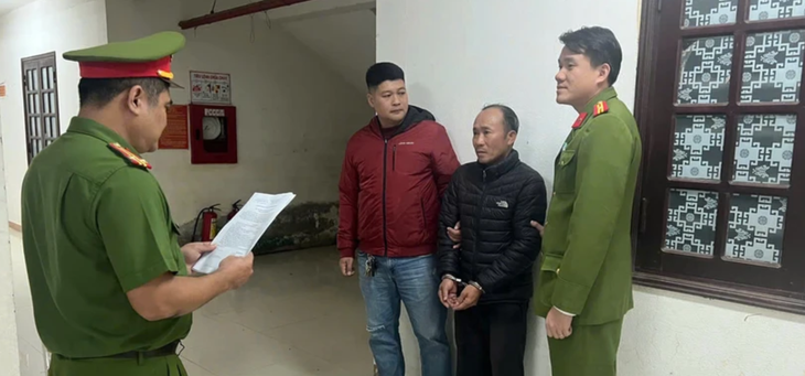 Tạm giữ tài xế chạy vào đường cấm, lạng lách nguy hiểm khi công an truy đuổi- Ảnh 1. Tạm giữ tài xế chạy vào đường cấm, lạng lách nguy hiểm khi công an truy đuổi- Ảnh 1.