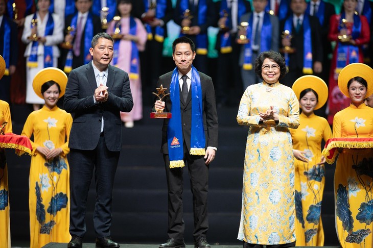 Buymed vinh dự được trao tặng Giải thưởng 'Sao Vàng đất Việt 2024' - Khẳng định vị thế doanh nghiệp trong ngành y tế- Ảnh 2. Buymed vinh dự được trao tặng Giải thưởng 'Sao Vàng đất Việt 2024' - Khẳng định vị thế doanh nghiệp trong ngành y tế- Ảnh 2.