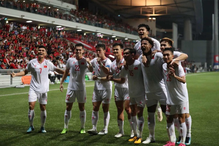 'Song sát' Xuân Son - Tiến Linh tỏa sáng, Việt Nam giành lợi thế trước Singapore- Ảnh 3. 'Song sát' Xuân Son - Tiến Linh tỏa sáng, Việt Nam giành lợi thế trước Singapore- Ảnh 3.