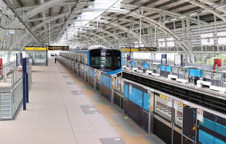 Metro số 1 Bến Thành-Suối Tiên: Một đoàn tàu phải tạm dừng để kiểm tra tín hiệu- Ảnh 1. Metro số 1 Bến Thành-Suối Tiên: Một đoàn tàu phải tạm dừng để kiểm tra tín hiệu- Ảnh 1.