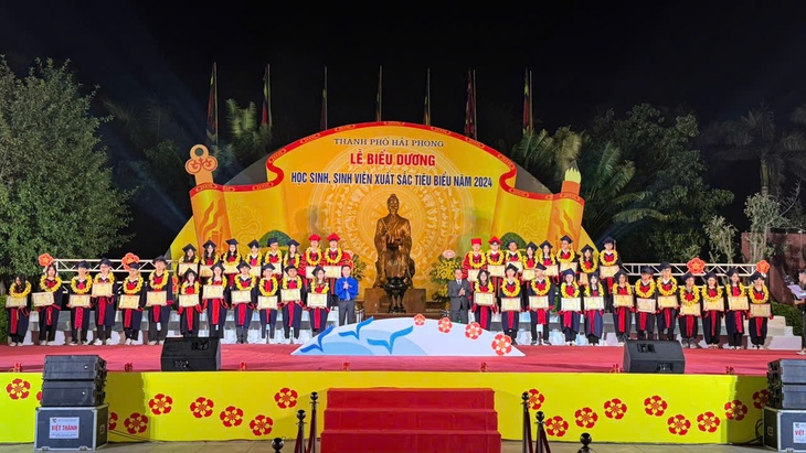 Hải Phòng đề xuất UNESCO vinh danh Trạng Trình Nguyễn Bỉnh Khiêm- Ảnh 1. Hải Phòng đề xuất UNESCO vinh danh Trạng Trình Nguyễn Bỉnh Khiêm- Ảnh 1.