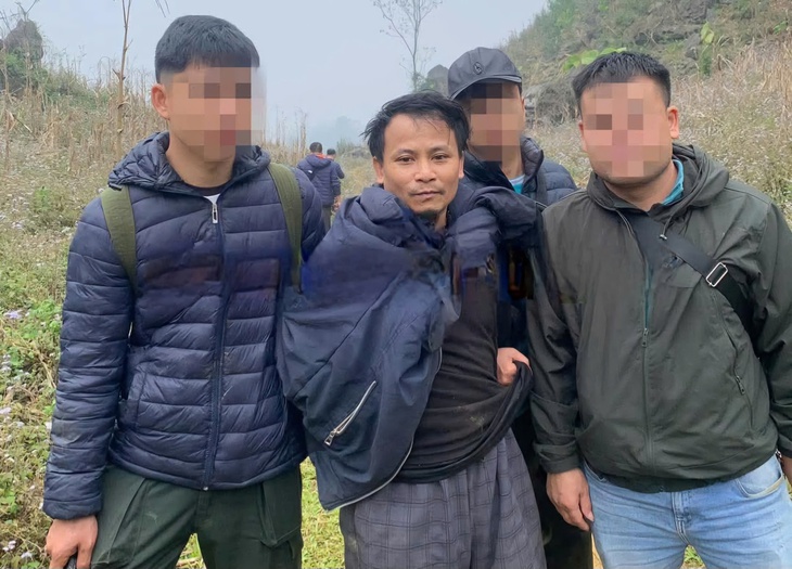 Bắt đối tượng truy nã đặc biệt nguy hiểm trong căn lều hoang, sau 14 năm lẩn trốn- Ảnh 1. Bắt đối tượng truy nã đặc biệt nguy hiểm trong căn lều hoang, sau 14 năm lẩn trốn- Ảnh 1.