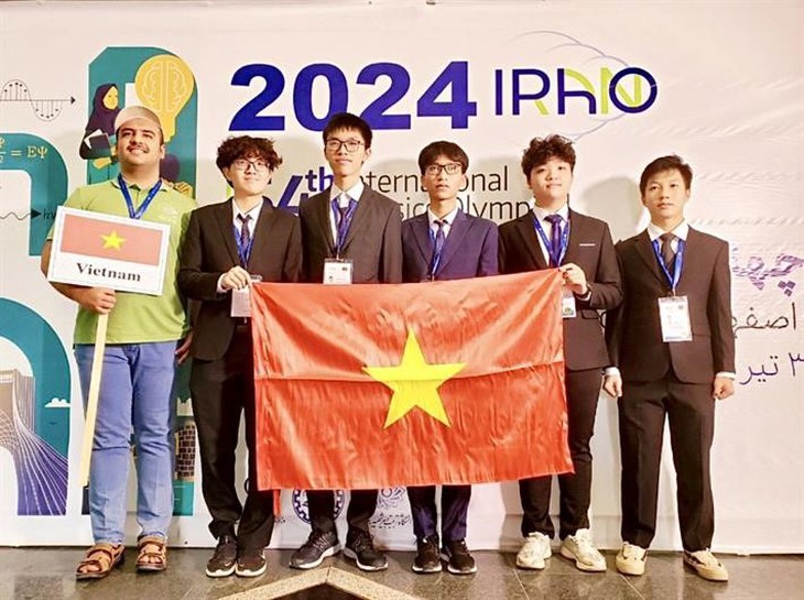 Những thành tựu, hoạt đột nổi bật của ngành Giáo dục năm 2024- Ảnh 2. Những thành tựu, hoạt đột nổi bật của ngành Giáo dục năm 2024- Ảnh 2.