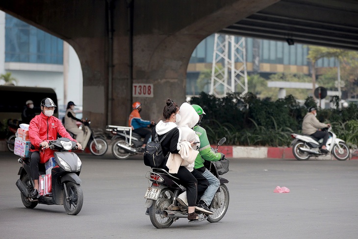 Tài xế công nghệ chỉ quan tâm chở khách và giao hàng, hoàn toàn ngó lơ luật lệ- Ảnh 3. Tài xế công nghệ chỉ quan tâm chở khách và giao hàng, hoàn toàn ngó lơ luật lệ- Ảnh 3.