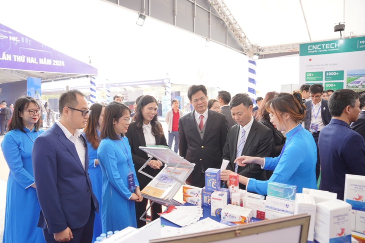 Vinphaco đổi mới sáng tạo, nâng cao năng lực cạnh tranh tại sự kiện Techfest Vĩnh Phúc 2024- Ảnh 1. Vinphaco đổi mới sáng tạo, nâng cao năng lực cạnh tranh tại sự kiện Techfest Vĩnh Phúc 2024- Ảnh 1.