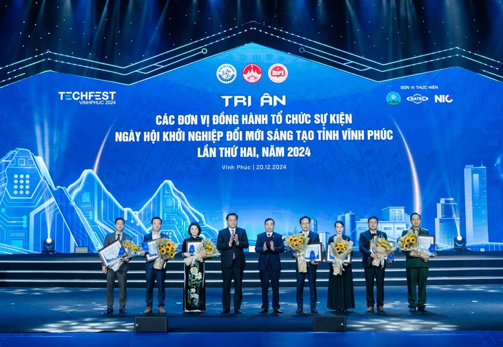 Vinphaco đổi mới sáng tạo, nâng cao năng lực cạnh tranh tại sự kiện Techfest Vĩnh Phúc 2024- Ảnh 2. Vinphaco đổi mới sáng tạo, nâng cao năng lực cạnh tranh tại sự kiện Techfest Vĩnh Phúc 2024- Ảnh 2.