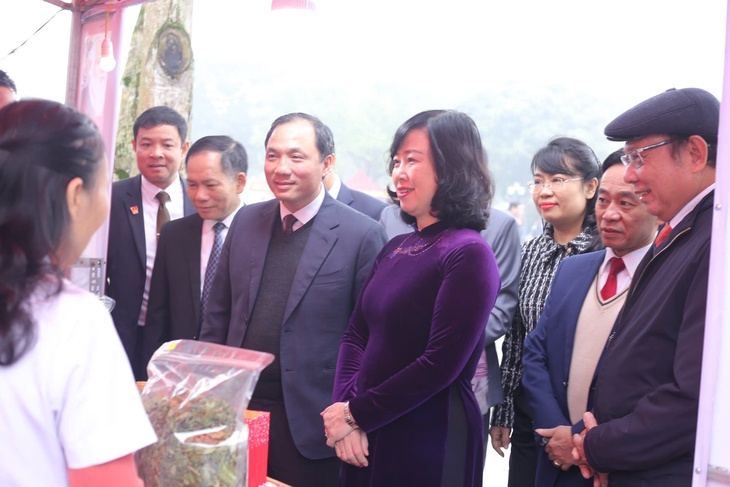 Lễ dâng hương tưởng niệm Đại danh Y Hải Thượng Lãn Ông Lê Hữu Trác- Ảnh 7. Lễ dâng hương tưởng niệm Đại danh Y Hải Thượng Lãn Ông Lê Hữu Trác- Ảnh 7.