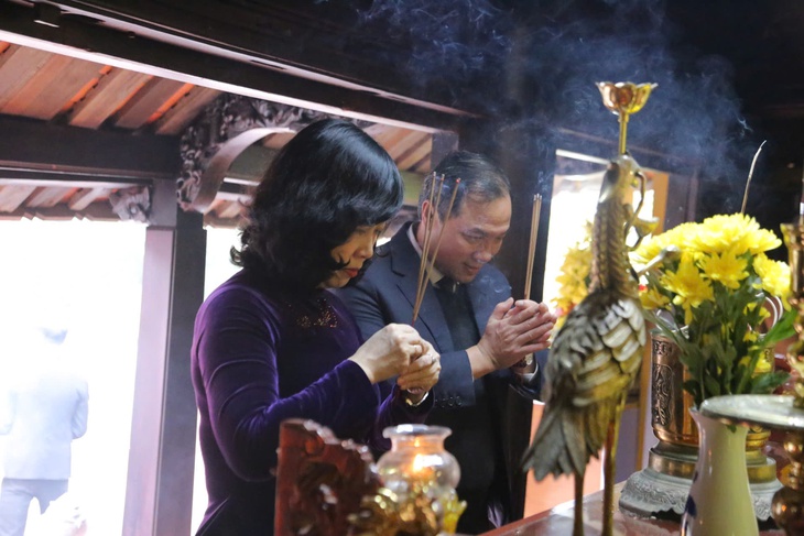 Lễ dâng hương tưởng niệm Đại danh Y Hải Thượng Lãn Ông Lê Hữu Trác- Ảnh 6. Lễ dâng hương tưởng niệm Đại danh Y Hải Thượng Lãn Ông Lê Hữu Trác- Ảnh 6.