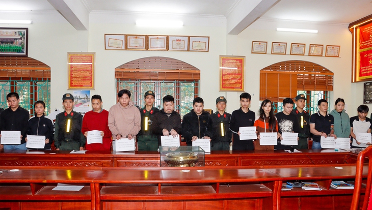 Bắt 18 đối tượng lừa đảo bán xe ô tô 'thanh lý hải quan', hơn 200 nạn nhân 'dính bẫy'- Ảnh 1. Bắt 18 đối tượng lừa đảo bán xe ô tô 'thanh lý hải quan', hơn 200 nạn nhân 'dính bẫy'- Ảnh 1.
