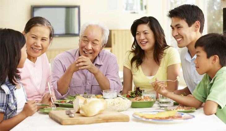 10 mẹo giúp không tăng cân vù vù trong dịp Tết- Ảnh 1.