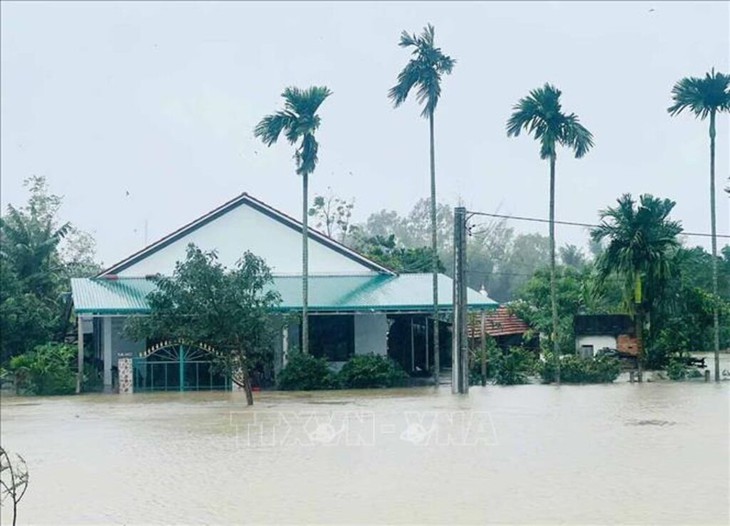 Nước sông Trà Câu dâng cao gây ngập nhiều nhà dân ở thị xã Đức Phổ- Ảnh 1. Nước sông Trà Câu dâng cao gây ngập nhiều nhà dân ở thị xã Đức Phổ- Ảnh 1.