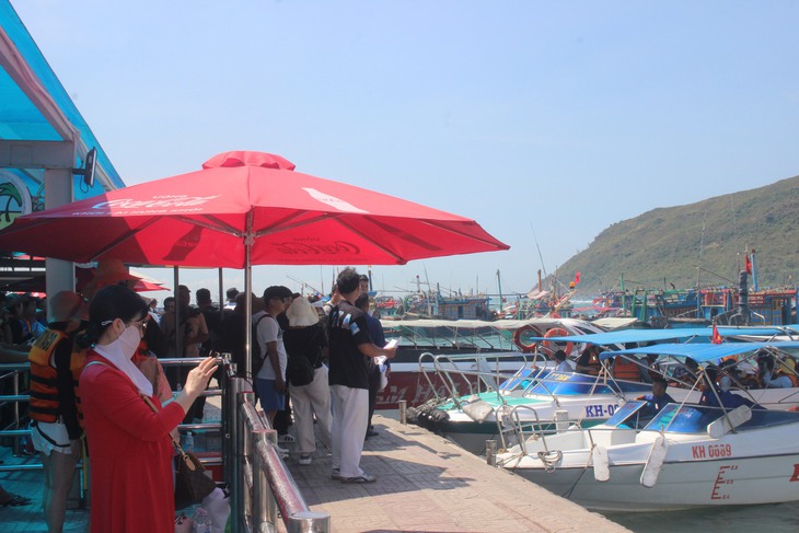 Nhiều chương trình hấp dẫn chào Tết Dương lịch 2025 ở Nha Trang- Ảnh 3. Nhiều chương trình hấp dẫn chào Tết Dương lịch 2025 ở Nha Trang- Ảnh 3.