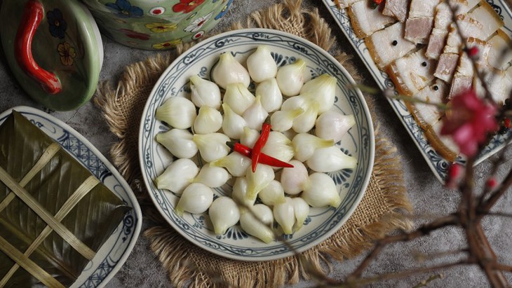 Ngày Tết, ăn dưa hành muối thế nào để tốt cho sức khỏe?- Ảnh 1. Ngày Tết, ăn dưa hành muối thế nào để tốt cho sức khỏe?- Ảnh 1.