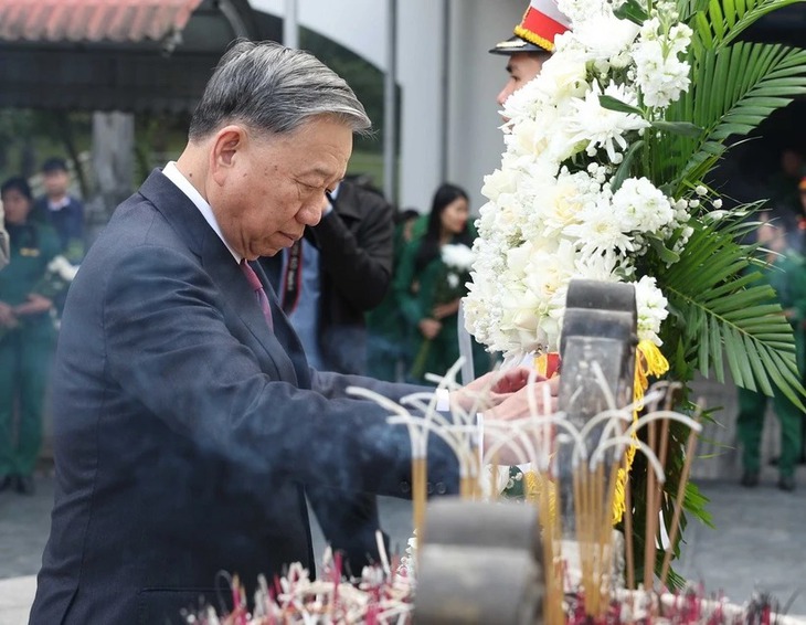 Tổng Bí thư Tô Lâm dâng hương tại Khu Di tích Quốc gia Đặc biệt Ngã ba Đồng Lộc- Ảnh 1. Tổng Bí thư Tô Lâm dâng hương tại Khu Di tích Quốc gia Đặc biệt Ngã ba Đồng Lộc- Ảnh 1.