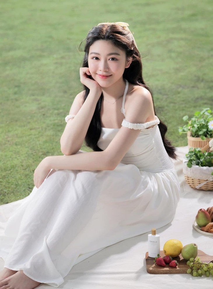 Con gái tự lái ô tô giá hàng tỷ đồng đi học, MC Quyền Linh nói gì?- Ảnh 3. Con gái tự lái ô tô giá hàng tỷ đồng đi học, MC Quyền Linh nói gì?- Ảnh 3.